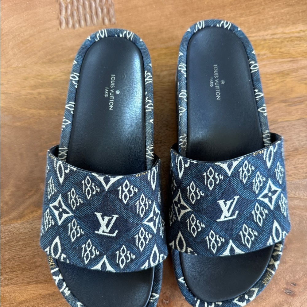 Louis Vuitton Monogram Slides JUMBO Flatform 1854